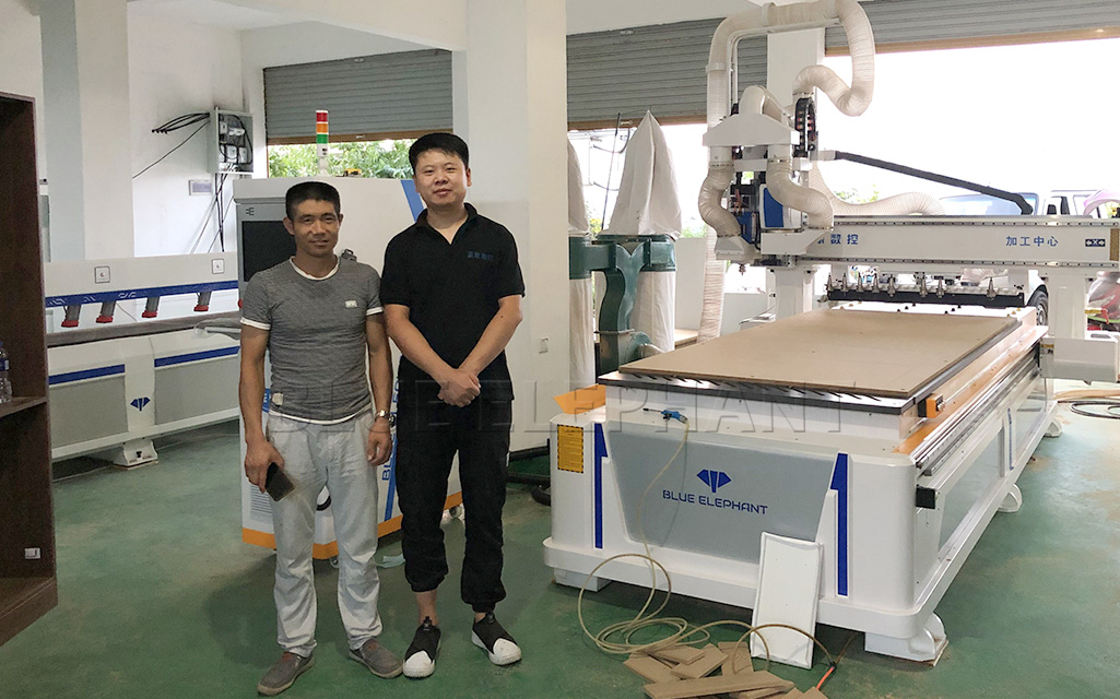 數(shù)控開(kāi)料機(jī)